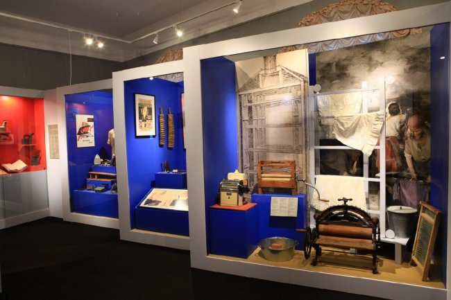 Выставка «Снаряд для глажения одежи, или об истории утюга» - «Выставки»