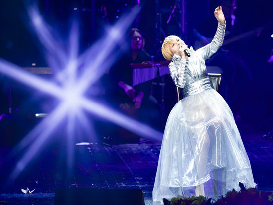 Ольга Кормухина на юбилейном концерте показала зрителям, «где начинается свет» - «Новости Музыки»