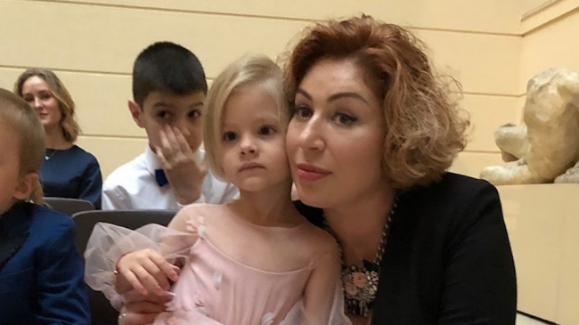 Мама Тимати станцевала в балетной постановке на утреннике пятилетней внучки - «Новости Музыки»