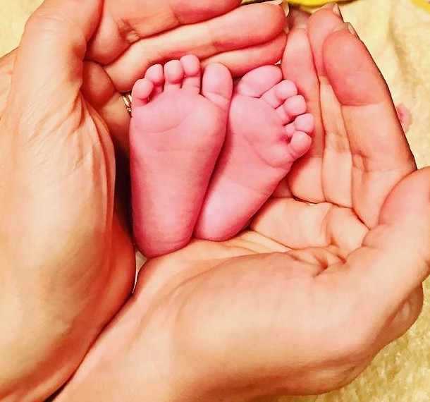 «Сладкие пяточки!» Ирина Слуцкая показала новорожденную дочь - «Частная жизнь»
