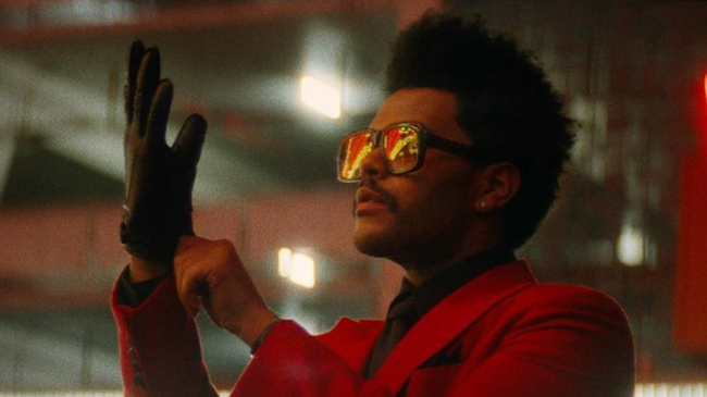 The Weeknd разбивается на спорткаре в новом клипе Blinding Lights - «Новости Музыки»