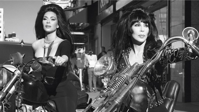 Ким Кардашьян, Шер и Наоми Кэмпбелл стали байкершами в стиле 60-х - «Новости Музыки»