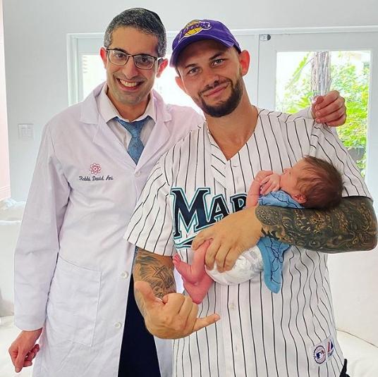 Новорожденному сыну Джигана сделали обрезание в Майами - Звезды - «Новости Музыки»