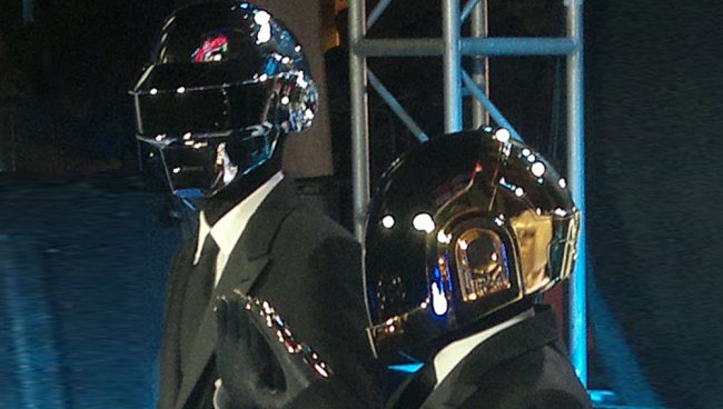 Группа Daft Punk выложила редкое архивное видео выступления без масок - «Новости Музыки»