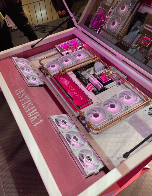 Белое золото, бриллианты и фильм Barbie: Инстасамке подарили компьютер за 23 000 000 - «Новости Музыки»