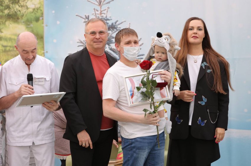 Екатерина Андреева вручила почетный знак «Дарящему часть себя» родителям, которые спасли своих детей - «Новости Музыки»
